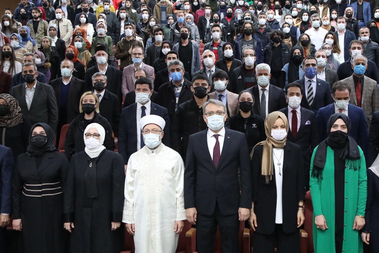 Diyanet İşleri Başkanı Erbaş: “Beşikten mezara kadar ilim herkese farzdır”