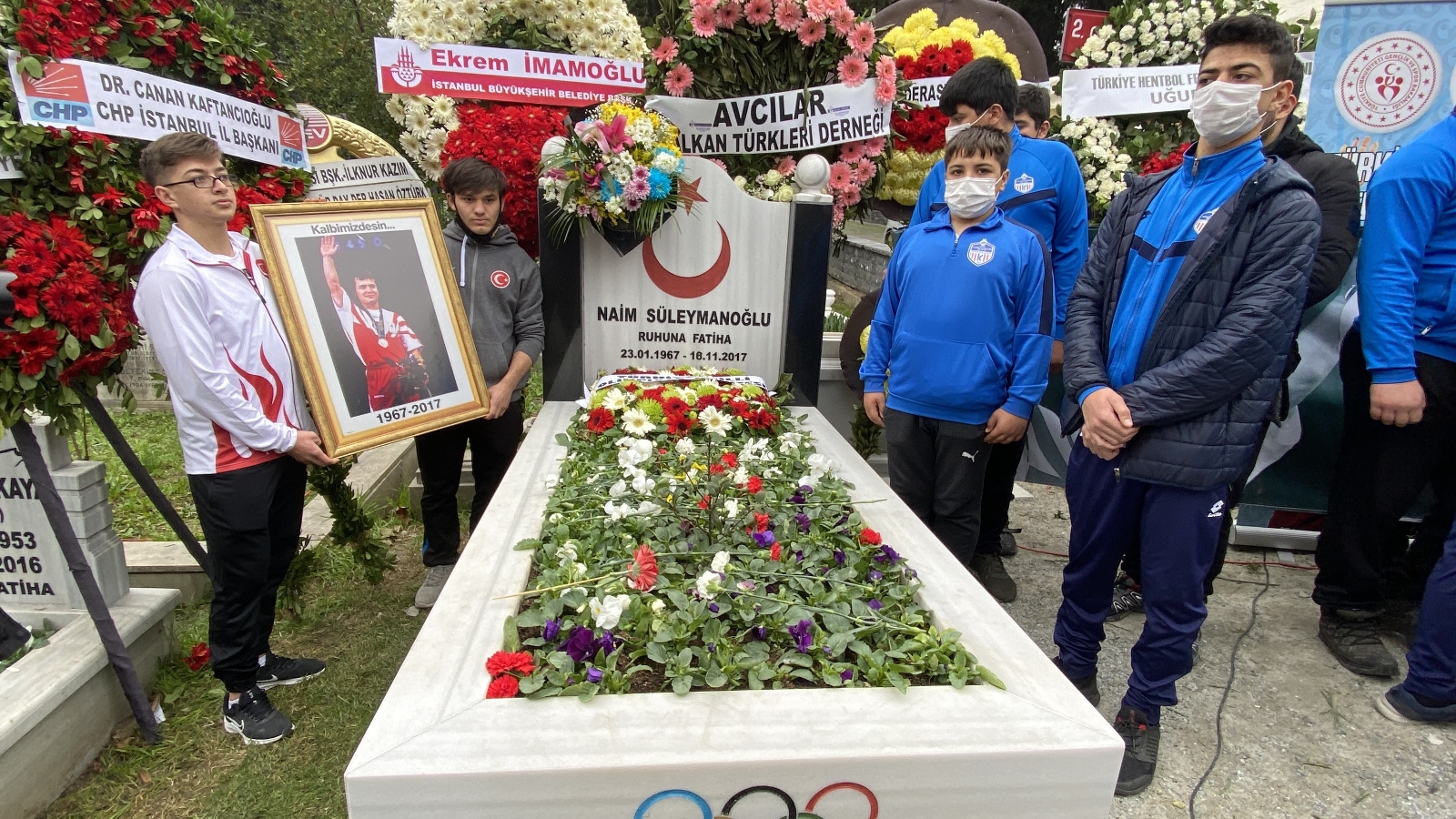 Naim Süleymanoğlu Vefatının 4’üncü Yılında Mezarı Başında Anıldı