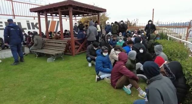 Tekneyle Yunanistan’a Kaçmaya Çalışan 193 Kaçak Göçmen Yakalandı