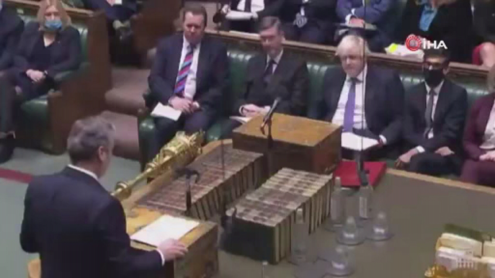 İngiltere Başbakanı Johnson’a, Avam Kamarası Başkanı Hoyle’den "otur" emri