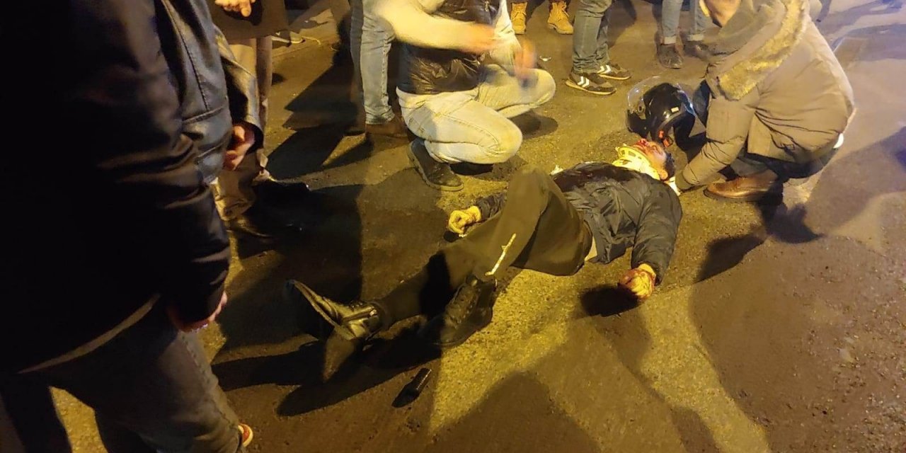 Motosiklet yayaya çarptı: 2 yaralı