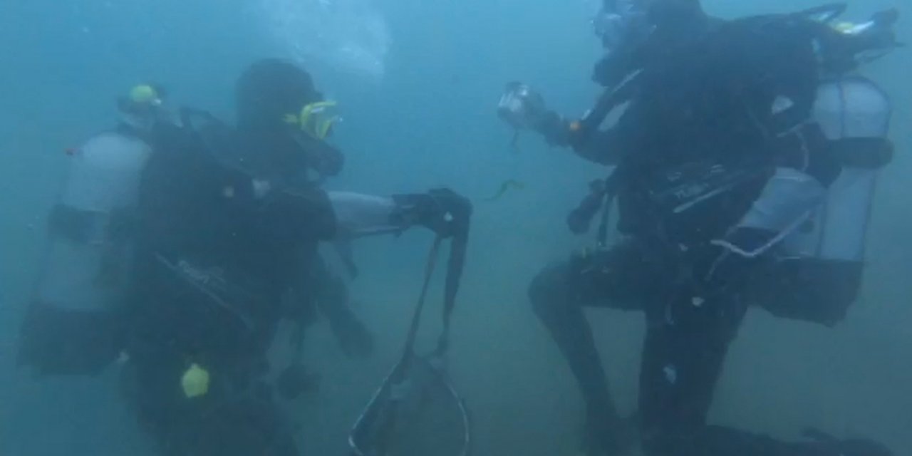 Kaçak avlanılan 2 ton midye çuvallar içinde denize saklandı