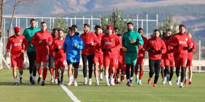 Sivasspor Yarın Medipol Başakşehir'e Konuk Olacak