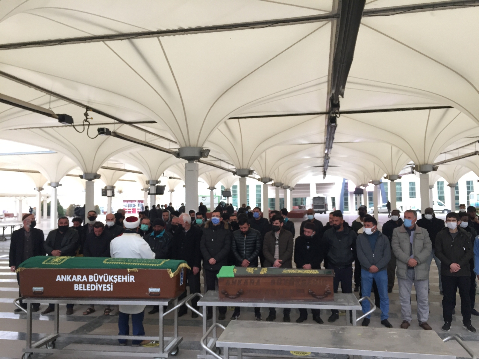 Göçük altından çıkarılan baba kız toprağa verildi