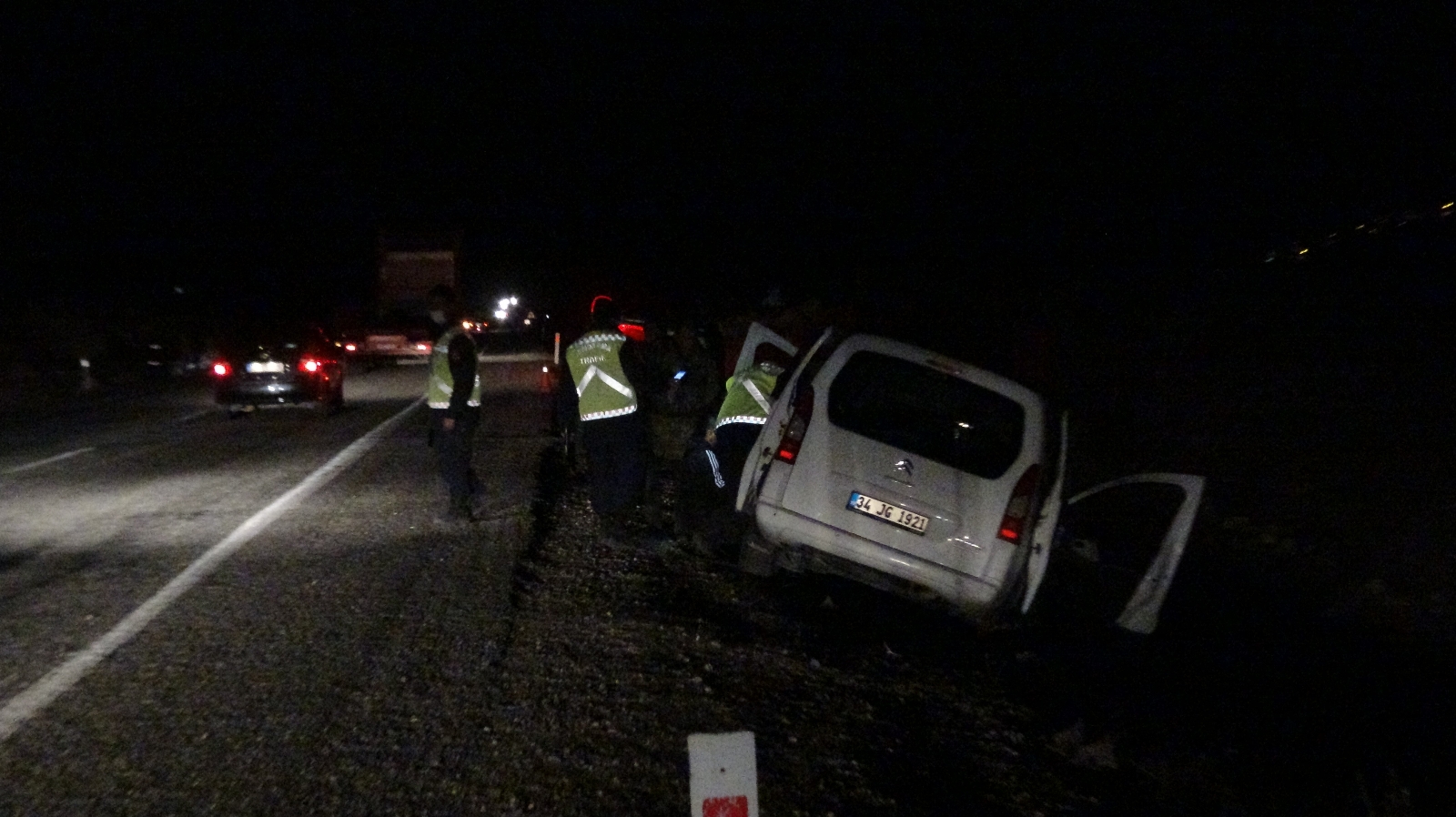Aynı yöne seyir halindeki araçlar çarpıştı: 5 yaralı