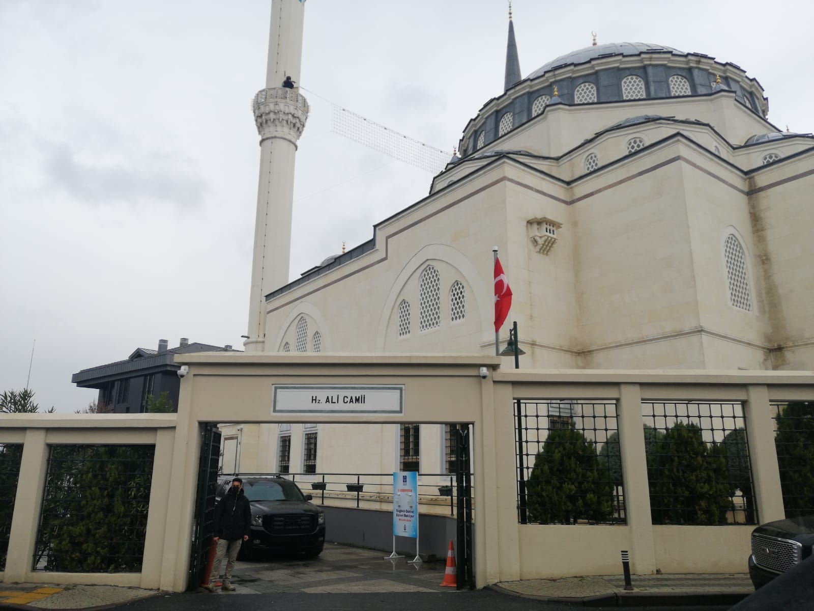 Cumhurbaşkanı Erdoğan cuma namazını Hz. Ali Camii’nde kıldı