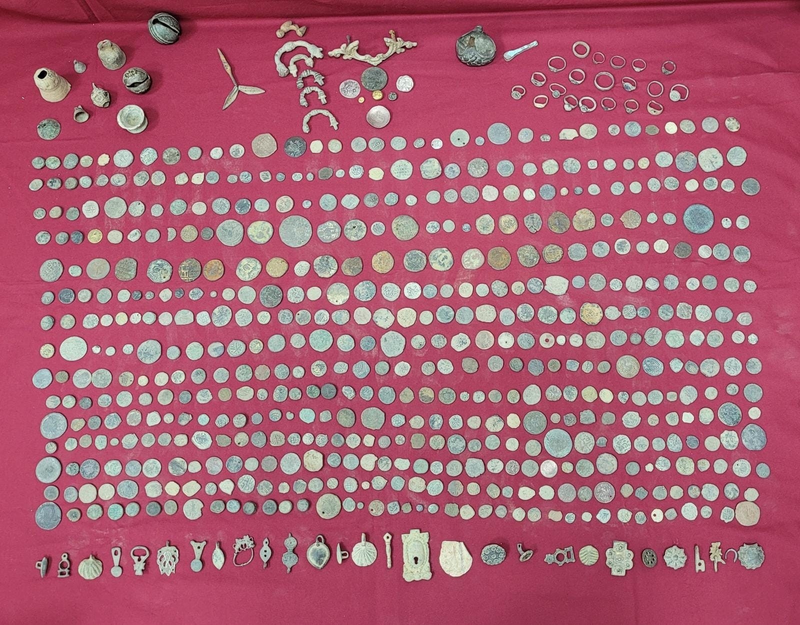 Kaçakçılar, polisten kaçamadı: 632 tarihi eser ele geçirildi