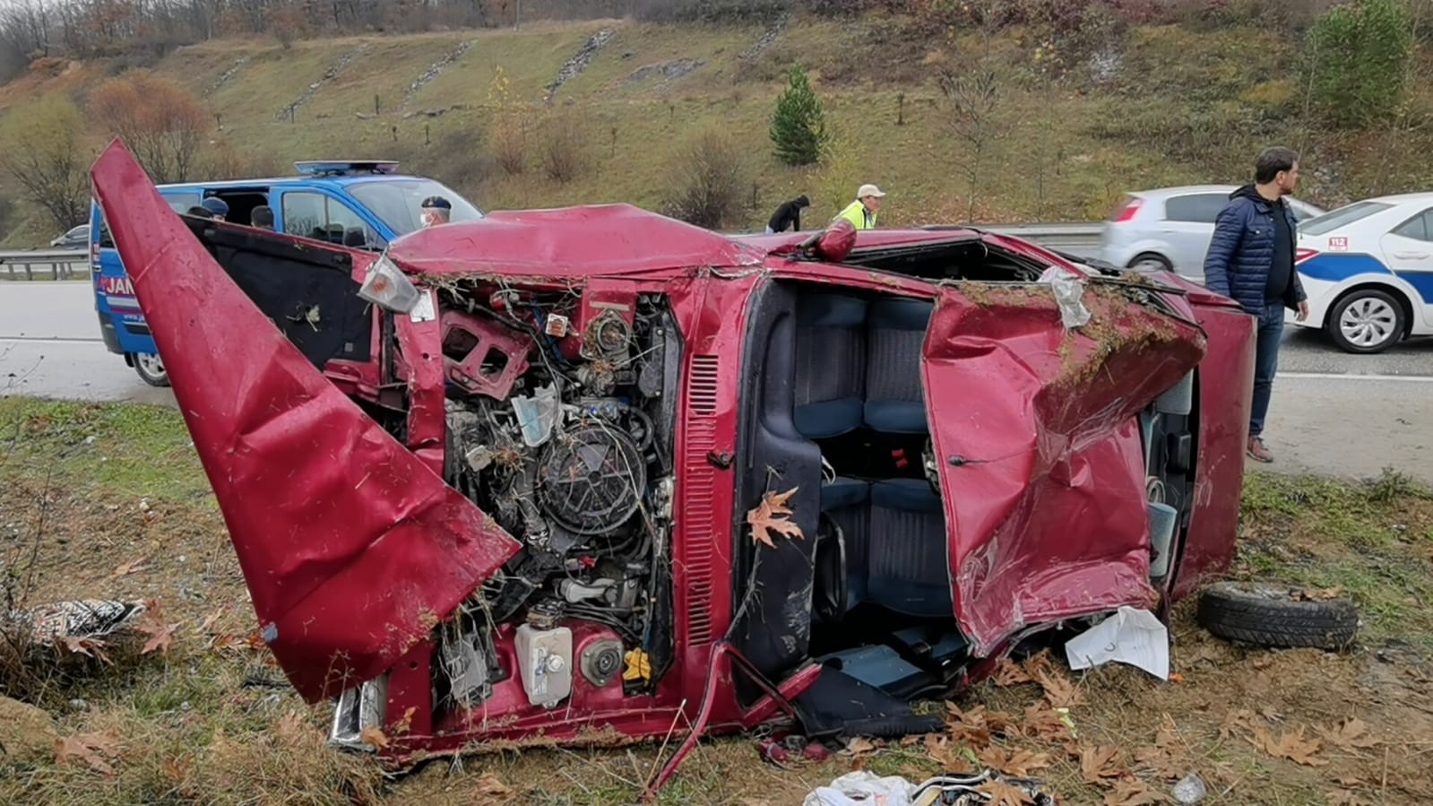50 Metre Sürüklenen Araç Hurdaya Döndü, Sürücüsü Yaşam Savaşı Veriyor
