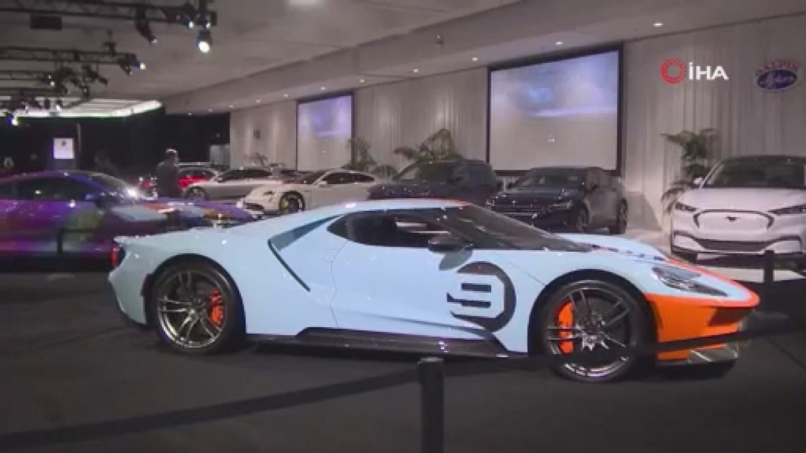 Bin Aracın Sergilendiği Los Angeles Otomobil Fuarı Başladı