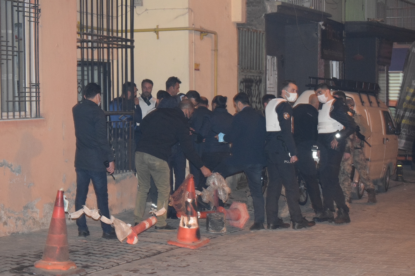 Boşanma Aşamasındaki Eşi Ve Çocuklarına Korku Dolu Anlar Yaşattı