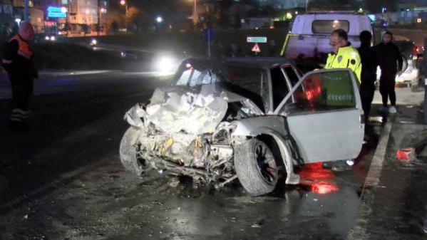 Küçükçekmece'de korkunç kaza: 2'si ağır, 3 yaralı