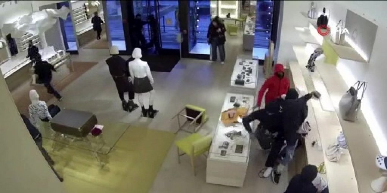 ABD’de Louis Vuitton mağazasında dakikalar içinde 100 bin dolarlık soygun