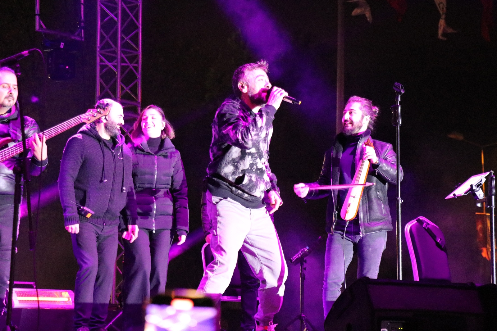 Ereğlililer şarkılarla ısındı