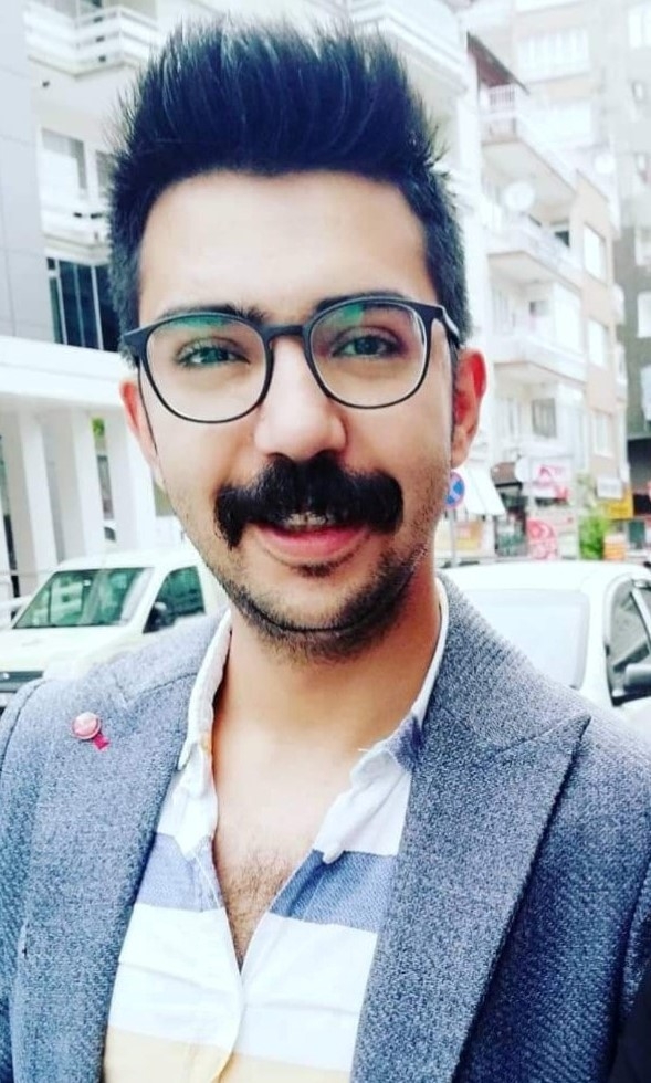 Otomobil bariyere çarptı; baba öldü, eşi ve çocuğu yaralandı