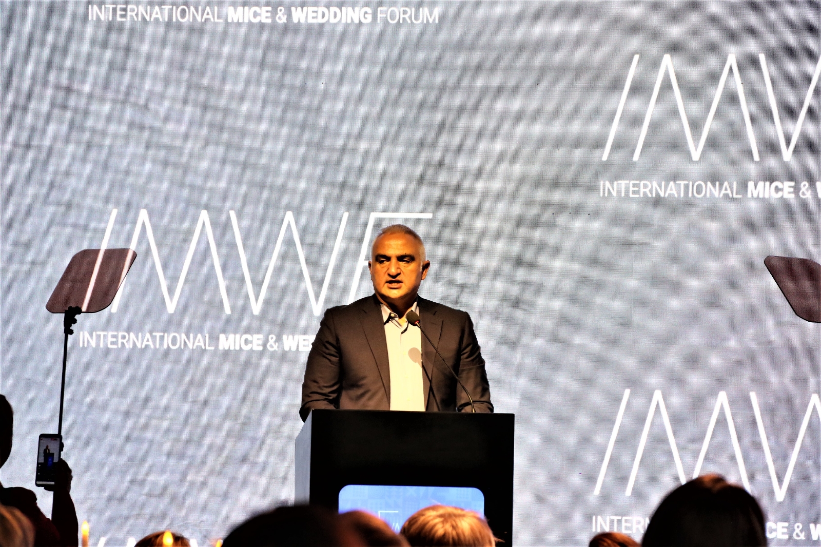 Bakan Ersoy: “Türkiye dünyanın düğün evi konumunda”