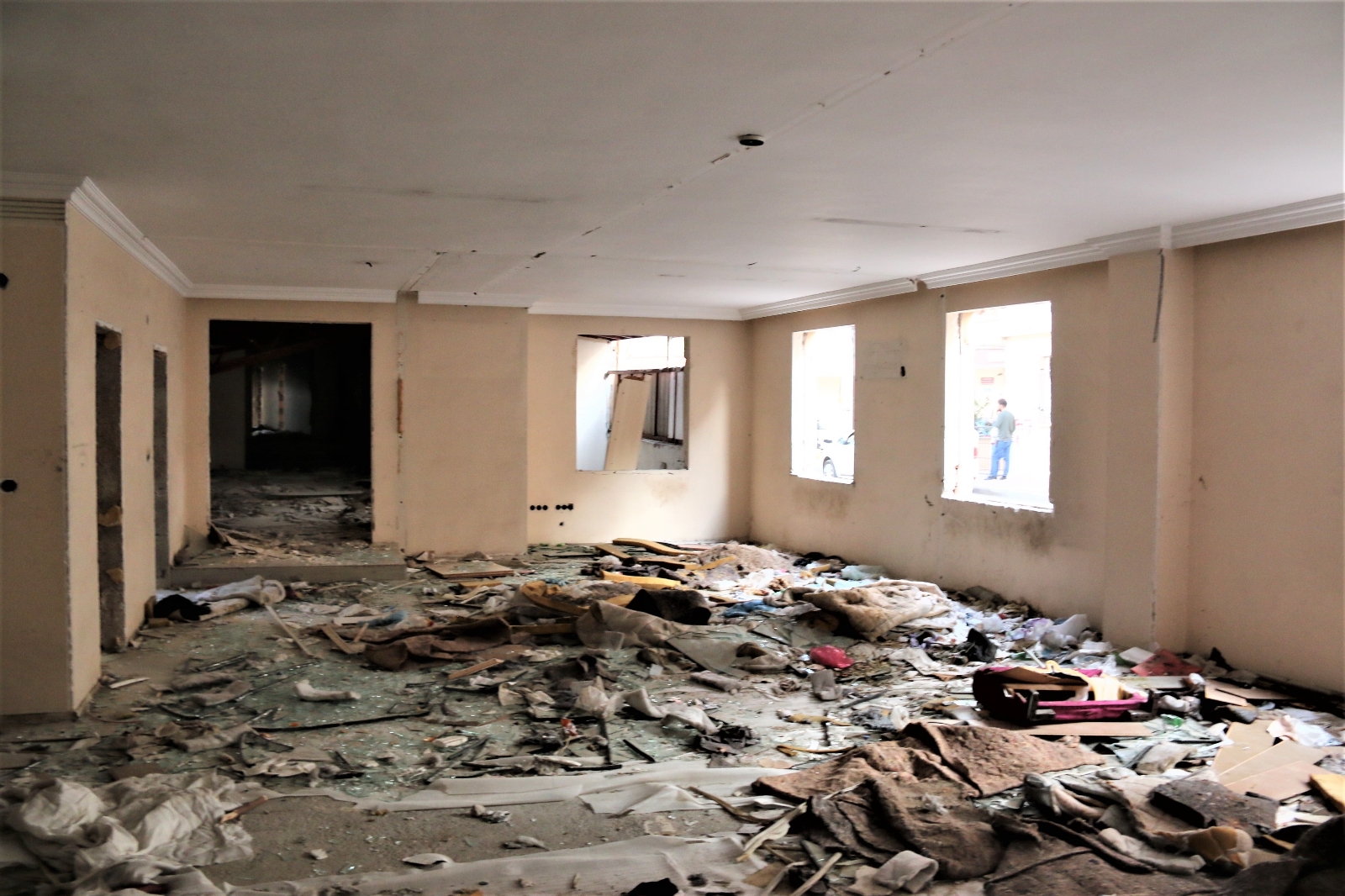 FETÖ’nün metruk yurdu madde bağımlılarının meskeni haline geldi