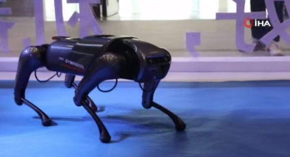 Çin’de 5G+ Endüstriyel İnternet Konferansı’nda robot köpek tanıtıldı