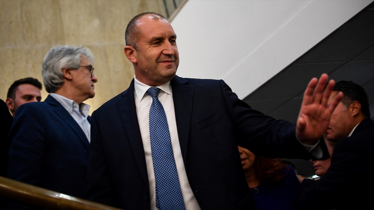 Bulgaristan'da Yapılan Cumhurbaşkanlığı Seçimini Rumen Radev Kazandı