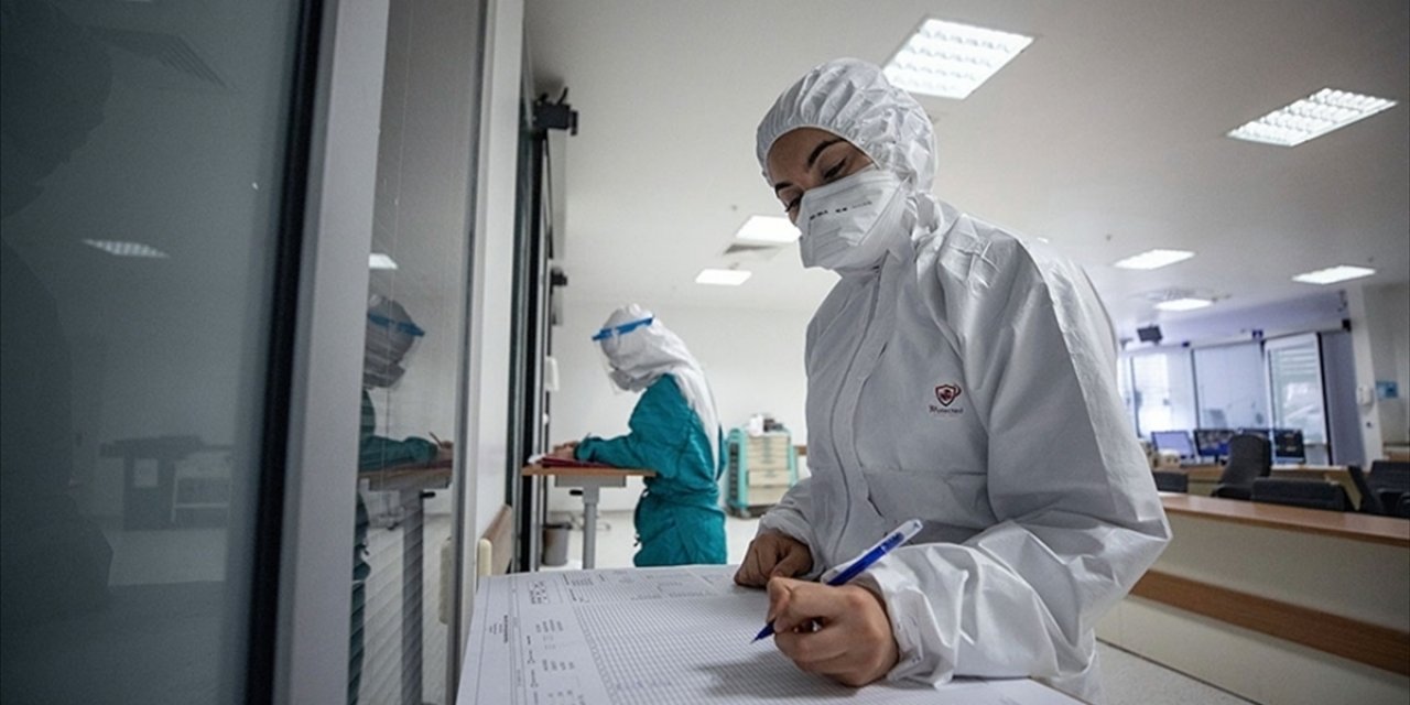 Türkiye'de 21 Bin 177 Kişinin Kovid-19 Testi Pozitif Çıktı, 195 Kişi Hayatını Kaybetti