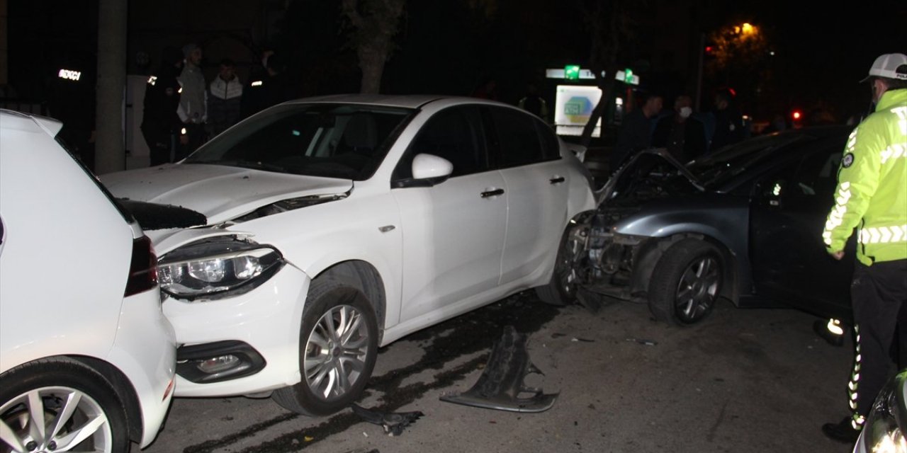İzmir'de kaçmaya başlayan alkollü sürücü, Manisa'da kaza yaptı