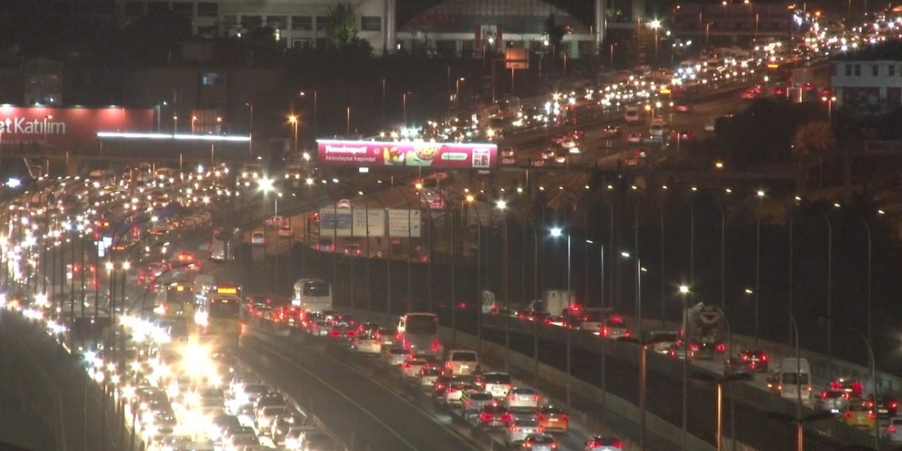 Okullar açıldı, trafik yoğunluğu arttı