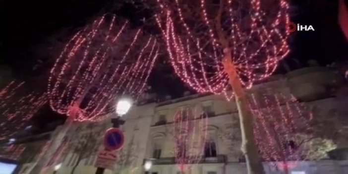 Paris, yeni yıl öncesi ışıl ışıl aydınlandı