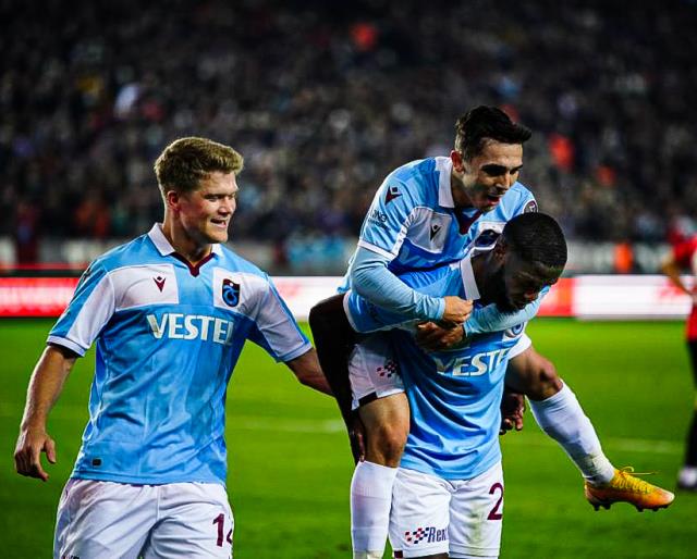 Lider 45 dakikada işi bitirdi! Namağlup Trabzonspor, Gaziantep FK'yı 3-0'lık skorla yendi