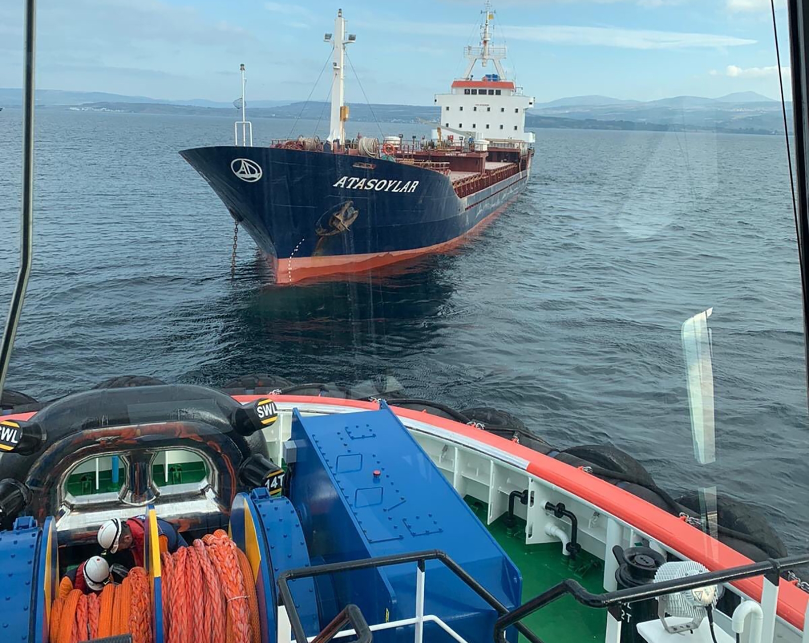 Çanakkale Boğazı’nda arızalanan gemi limana çekildi