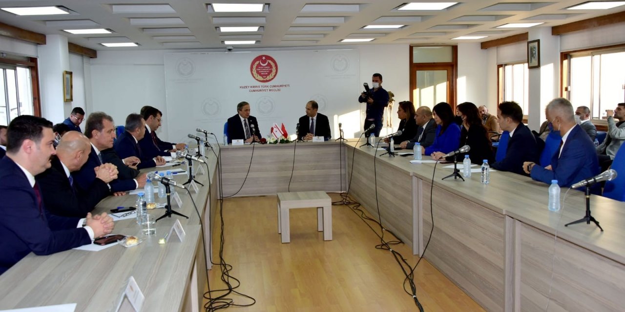 CHP’li belediye başkanları KKTC’de siyasi partiler ile bir araya geldi