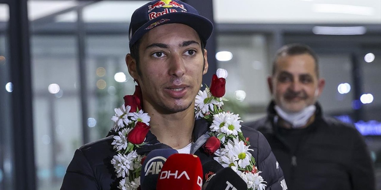 Dünya Şampiyonu Razgatlıoğlu: Ülkemde Böyle Karşılanmak Gurur Verici