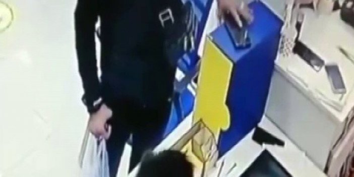 Telefonu cebine attı, rahatlığı görenleri şaşırttı