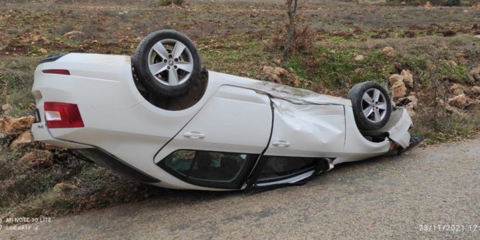 Takla atan otomobildeki iki kişi yaralandı