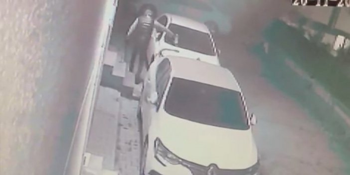 Maltepe’de park halindeki otomobile boya sökücü döküp kaçtı