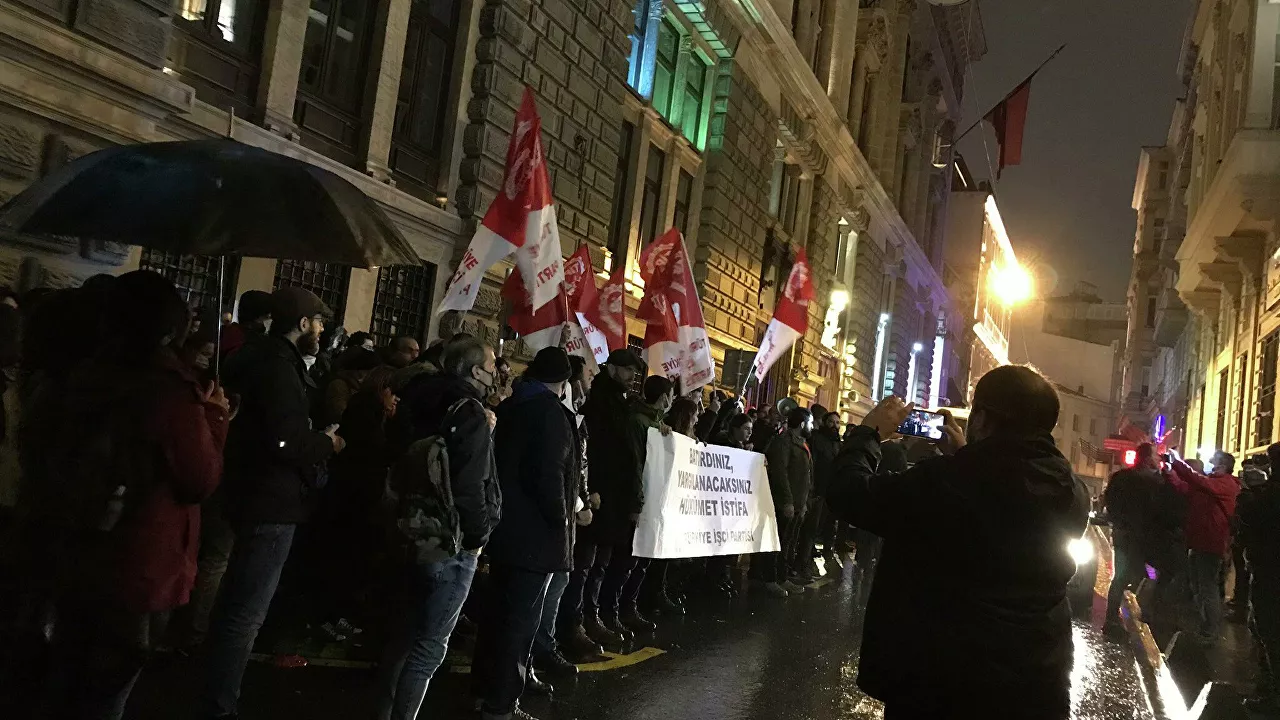 İstanbul ve Ankara'da dolar protestoları
