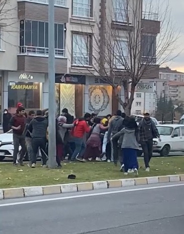 Taşlı sopalı kavga kamerada