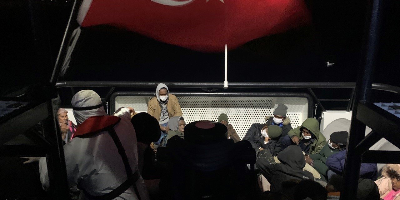 274 Düzensiz Göçmen Kurtarıldı