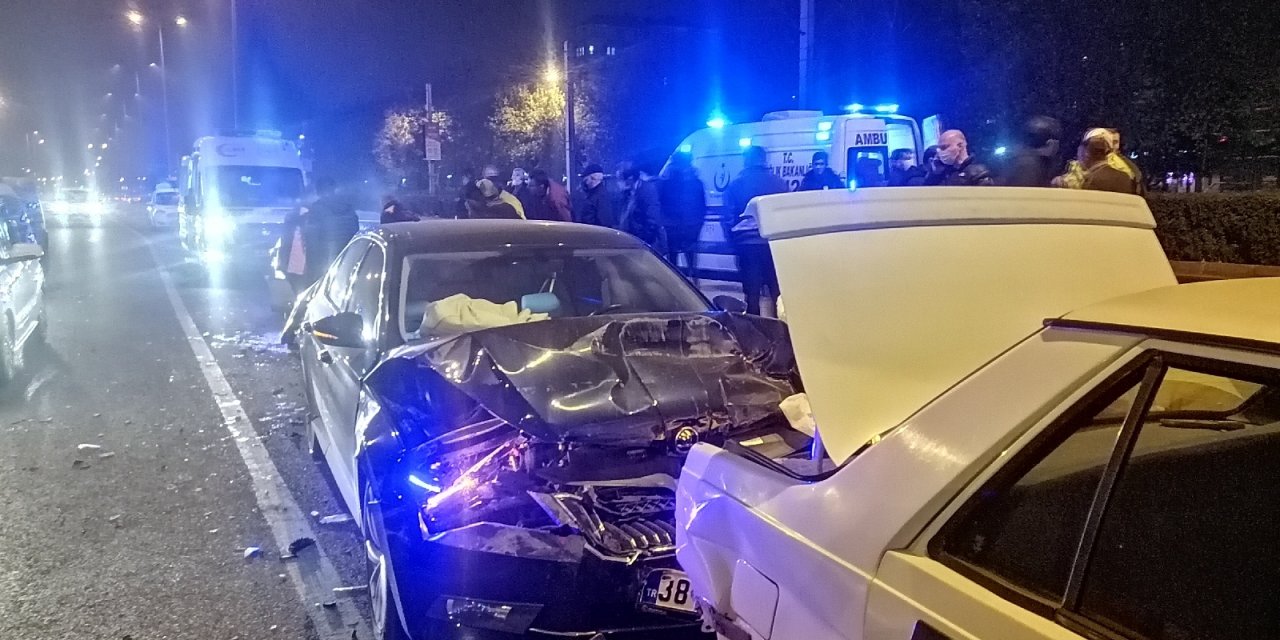 Kayseri’de 5 araçlı zincirleme trafik kazası: 3 yaralı
