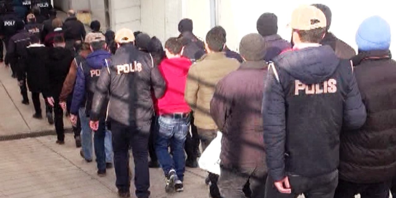 İzmir’de FETÖ’nün gaybubet evlerine operasyon: 31 gözaltı