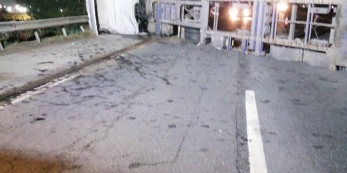 Demir yüklü tır devrildi, şoför hayatını kaybetti