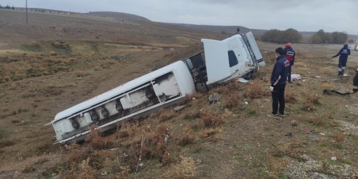 Konya’da akaryakıt taşıyan tanker devrildi: 1 ölü