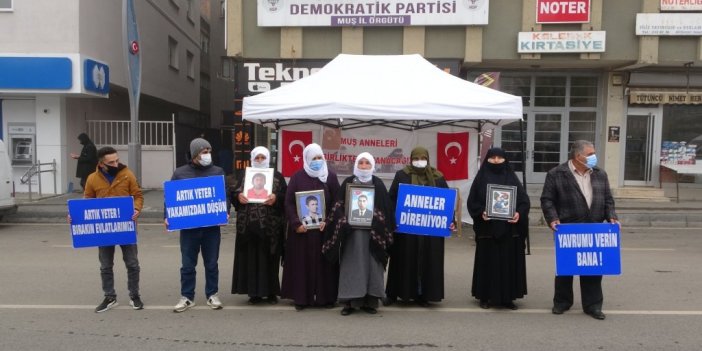 Acılı ailelerin dondurucu soğukta evlat nöbeti