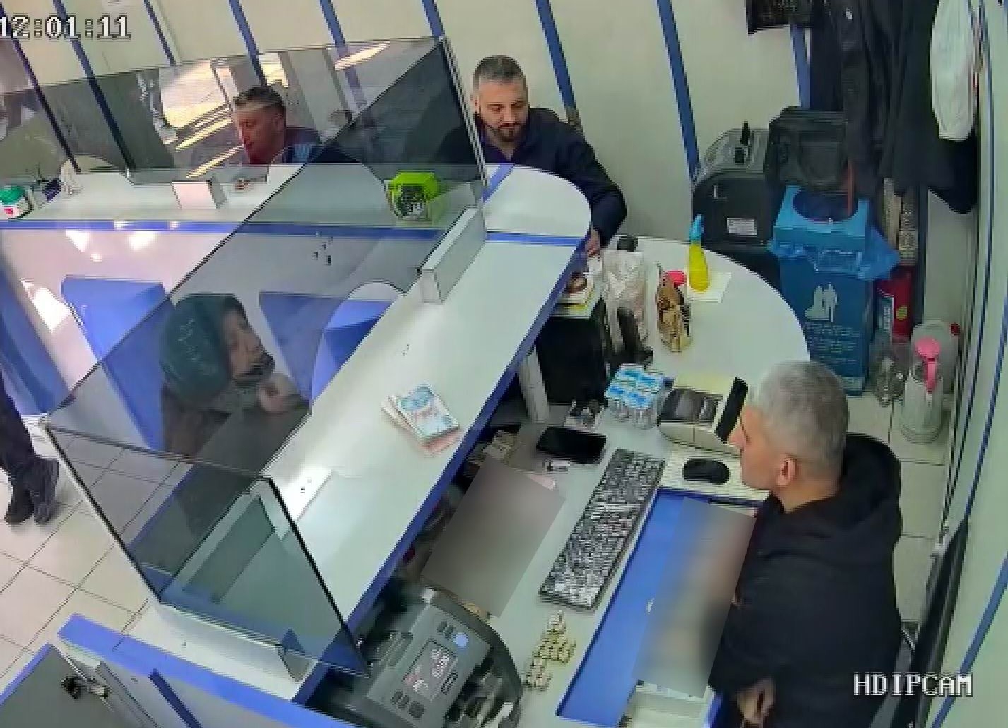 Döviz Alan Vatandaşa Yanlışlıkla 500 Dolar Fazla Verdi