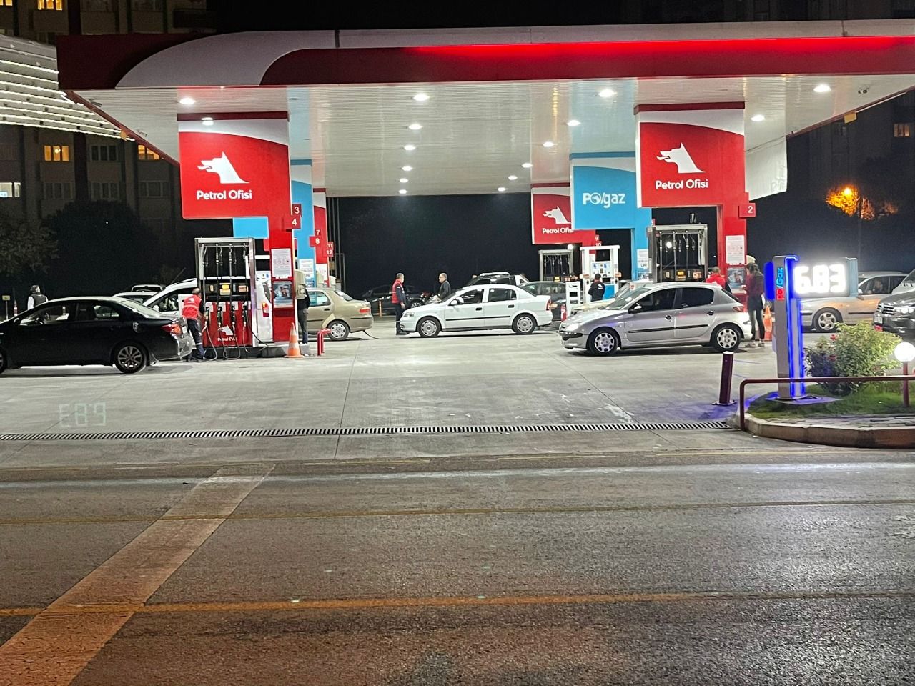 Zam kararının ardından Aydın’da benzinliklerde kuyruk oluştu