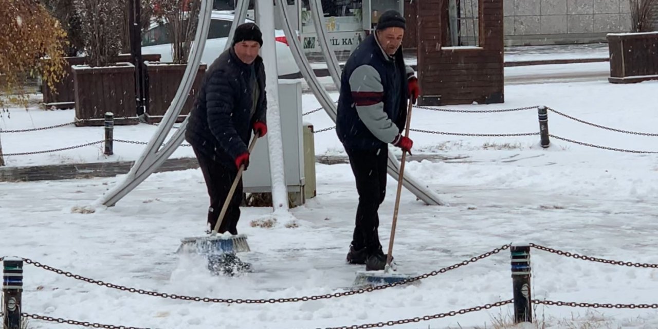Sarıkamış’ta kar yağışı etkili oluyor