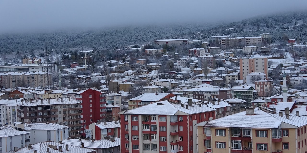 Yozgat’ta güne beyaz örtü ile uyandı
