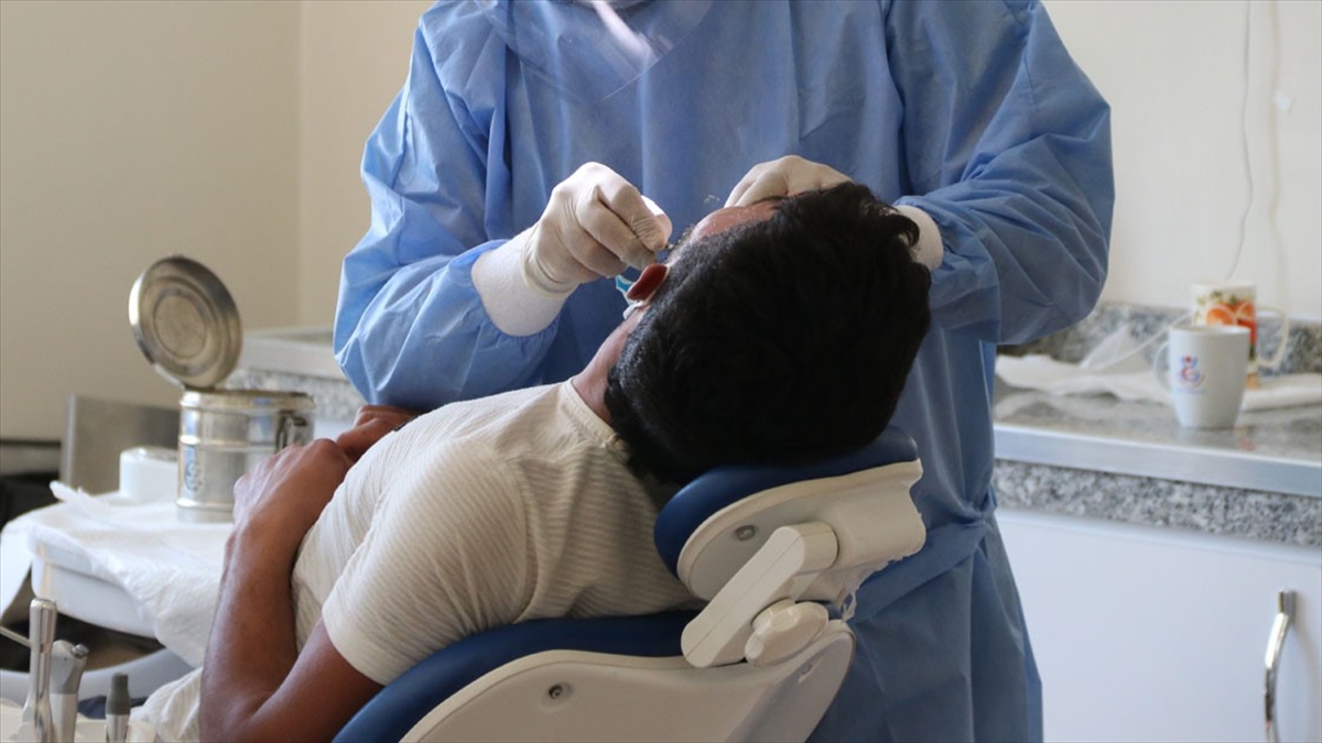 'Tedavi Edilmeyen Diş Hastalıkları Pek Çok Organı Etkiliyor' Uyarısı