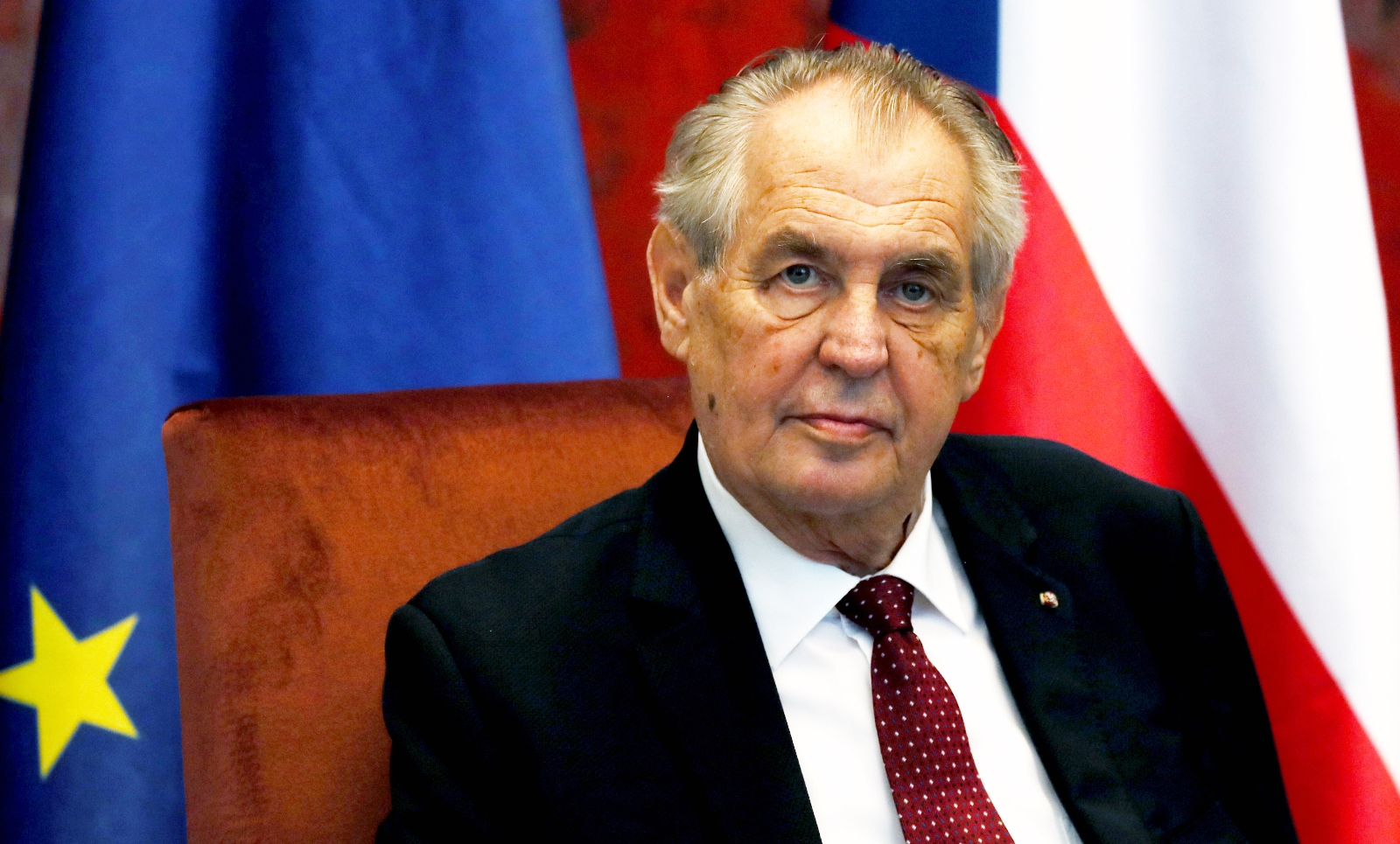Milos Zeman’ın Covid-19 testinin pozitif çıkmasının ardından yeniden hastaneye kaldırıldı