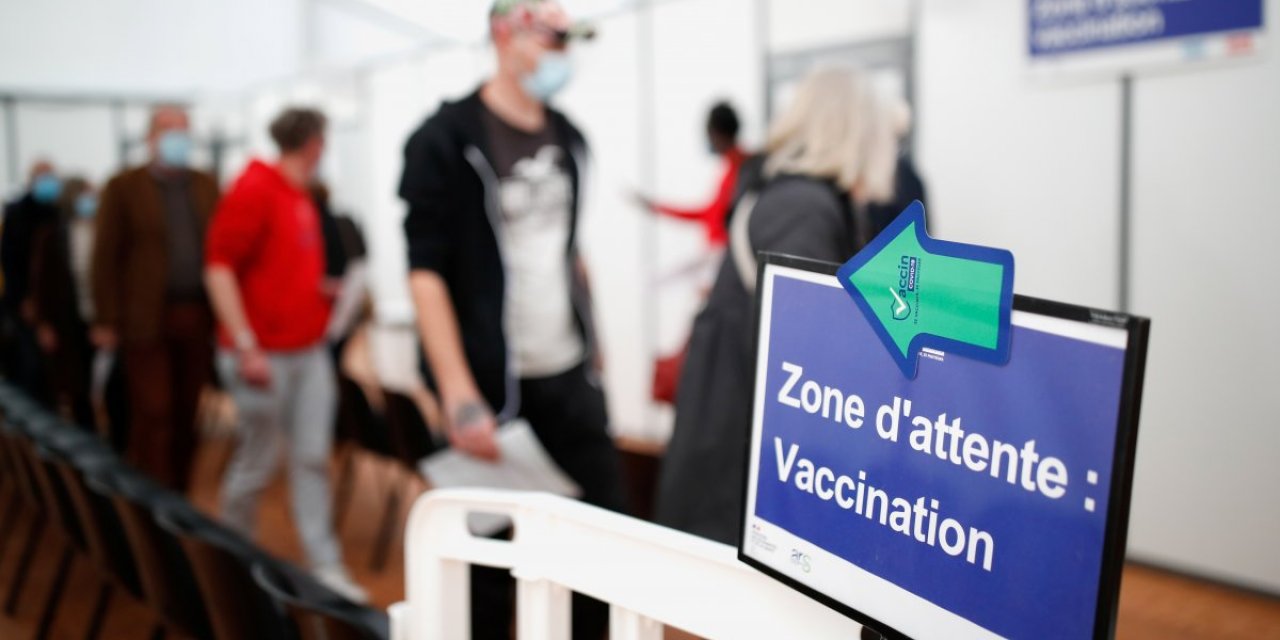 Fransa'da maske zorunluluğu geri getirildi