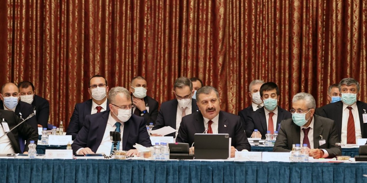 Sağlık Bakanı Koca'dan 40 bin sağlık personeli alımına dair ayrıntılar