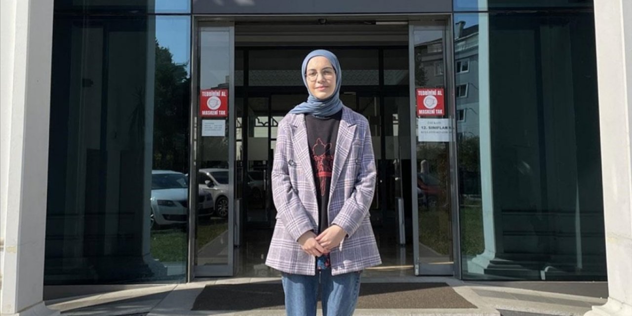 Lise öğrencisi İclal, yurt dışına çıkmadan 7 dil öğrendi